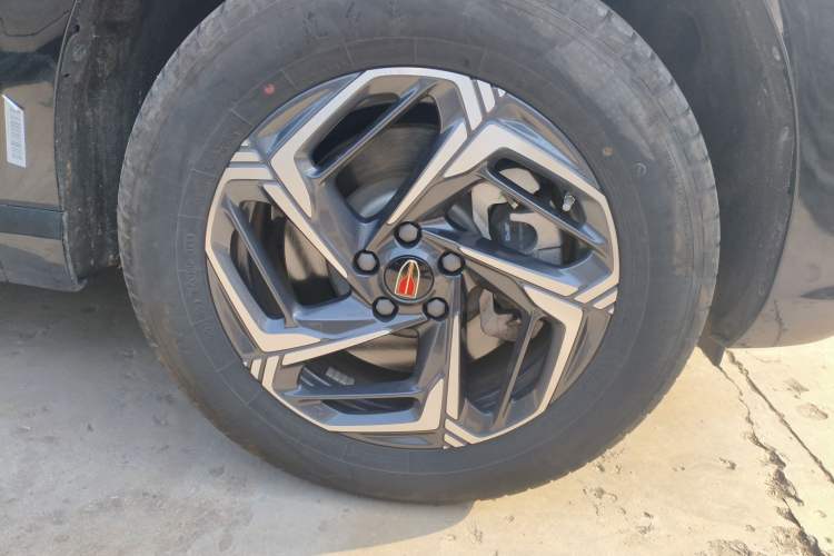Used Hongqi HS3 2023 1.5T Two-Wheel Drive Shanwei Edition Right Front Wheel Hub