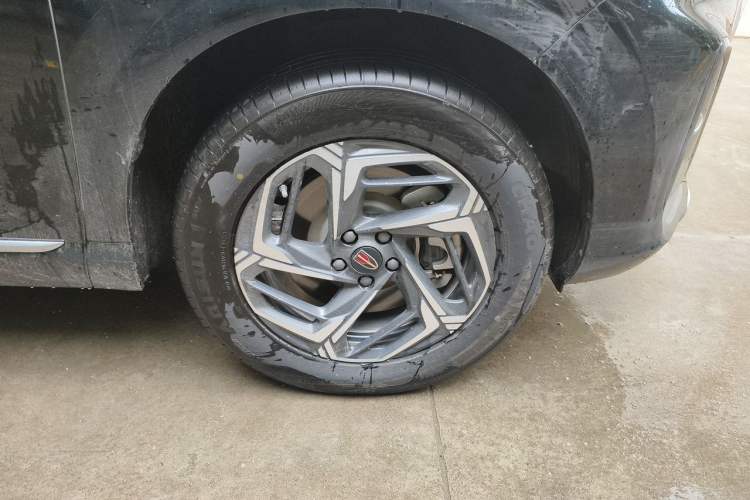 Used Hongqi HS3 2023 1.5T Two-Wheel Drive Shanwei Edition Right Front Wheel Hub