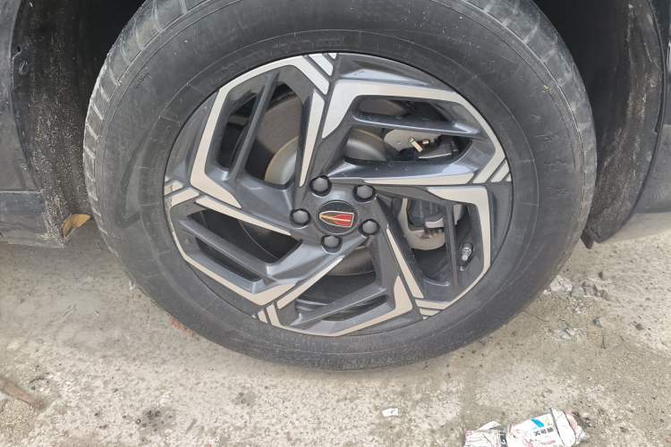 Used Hongqi HS3 2023 1.5T Two-Wheel Drive Shanwei Edition HEV Right Front Wheel Hub