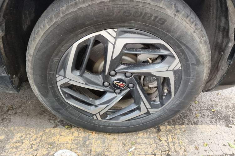 Used Hongqi HS3 2023 1.5T Two-Wheel Drive Shanwei Edition Right Front Wheel Hub