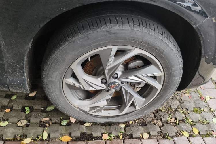 Used Hongqi HS3 2023 2.0T Two-Wheel Drive Available Version Right Front Wheel Hub