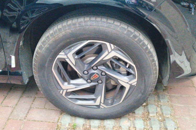 Used Hongqi HS3 2023 1.5T Two-Wheel Drive Shanwei Edition Right Front Wheel Hub