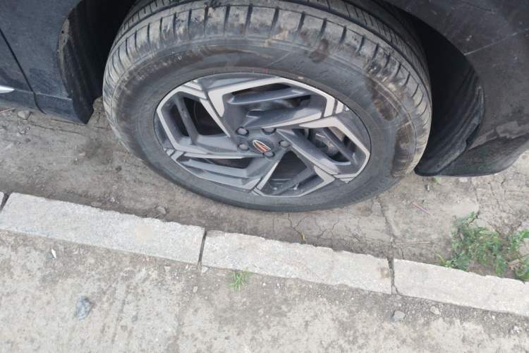 Used Hongqi HS3 2023 1.5T Two-Wheel Drive Shanwei Edition Right Front Wheel Hub