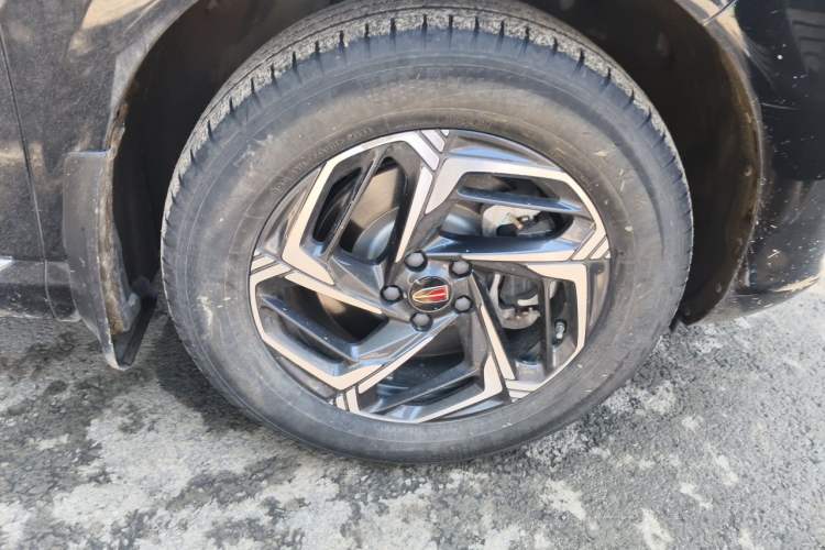 Used Hongqi HS3 2023 1.5T Two-Wheel Drive Shanwei Edition Right Front Wheel Hub