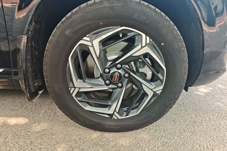 Used Hongqi HS3 2023 1.5T Two-Wheel Drive Shanwei Edition Right Front Wheel Hub