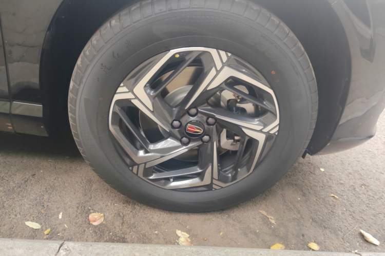 Used Hongqi HS3 2023 1.5T Two-Wheel Drive Shanwei Edition Right Front Wheel Hub