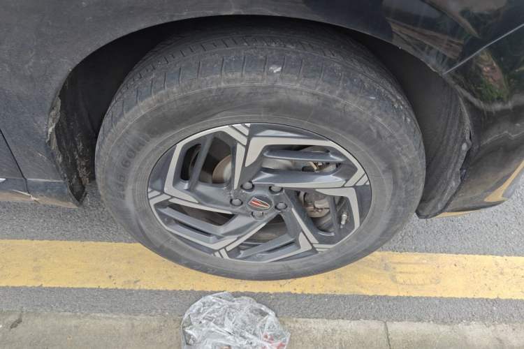 Used Hongqi HS3 2023 1.5T Two-Wheel Drive Shanwei Edition Right Front Wheel Hub