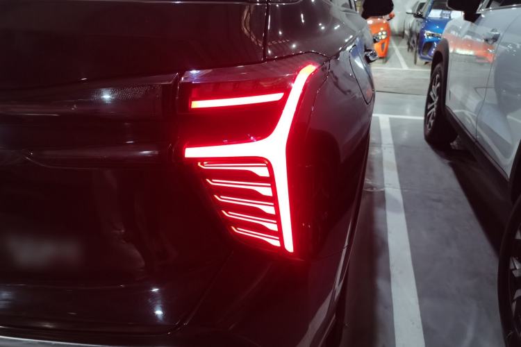 Used Hongqi HS3 2023 1.5T Two-Wheel Drive Shanwei Edition Right Rear Taillight
