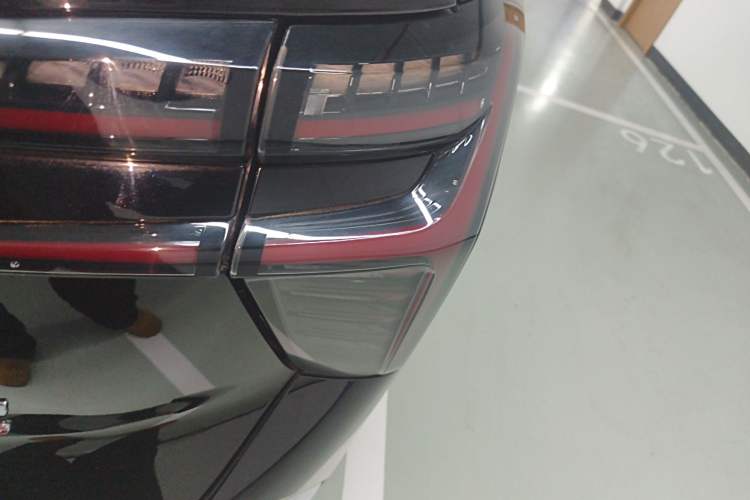 Used Hongqi HS3 2023 1.5T Two-Wheel Drive Shanwei Edition Right Rear Taillight