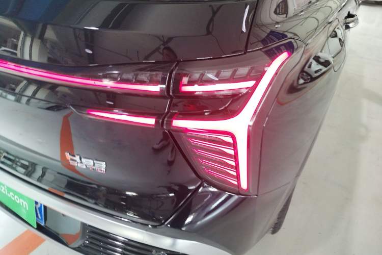 Used Hongqi HS3 2023 1.5T Two-Wheel Drive Shanwei Edition Right Rear Taillight
