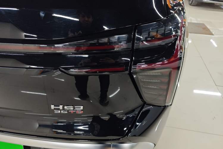Used Hongqi HS3 2023 1.5T Two-Wheel Drive Shanwei Edition Right Rear Taillight