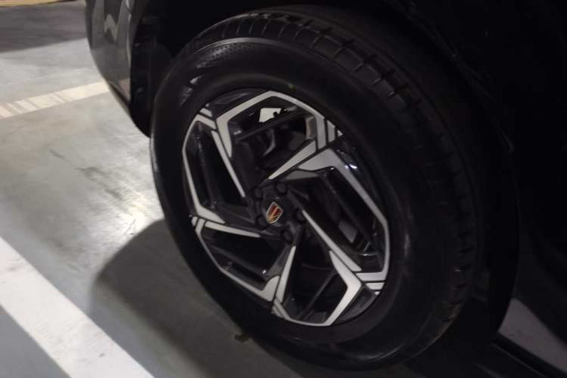 Used Hongqi HS3 2023 1.5T Two-Wheel Drive Shanwei Edition Right Rear Wheel Hub