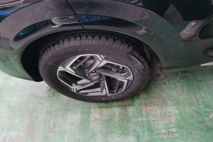 Used Hongqi HS3 2023 1.5T Two-Wheel Drive Shanwei Edition Right Rear Wheel Hub