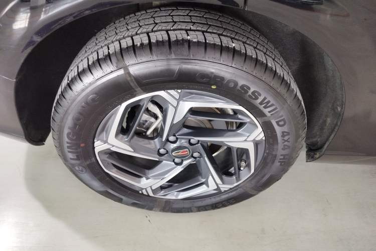 Used Hongqi HS3 2023 1.5T Two-Wheel Drive Shanwei Edition Right Rear Wheel Hub