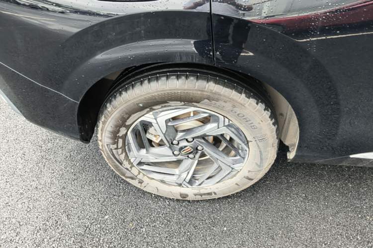 Used Hongqi HS3 2023 1.5T Two-Wheel Drive Shanwei Edition Right Rear Wheel Hub