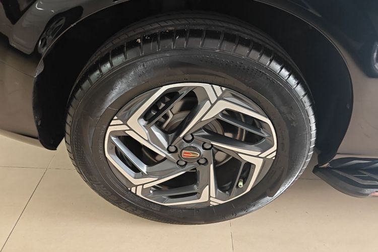 Used Hongqi HS3 2023 1.5T Two-Wheel Drive Shanwei Edition Right Rear Wheel Hub