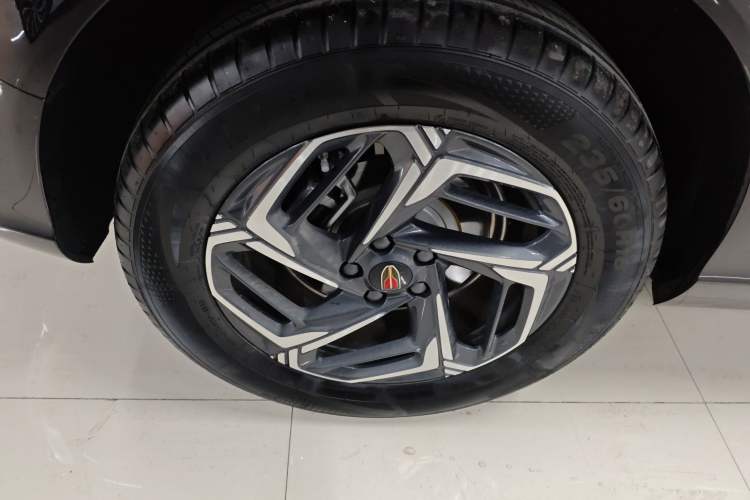 Used Hongqi HS3 2023 1.5T Two-Wheel Drive Shanwei Edition Right Rear Wheel Hub