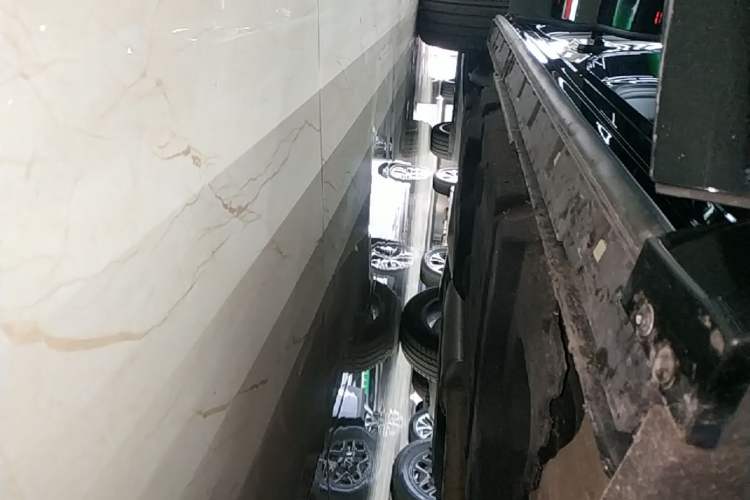 Used Hongqi HS3 2023 1.5T Two-Wheel Drive Shanwei Edition Right Side Sill