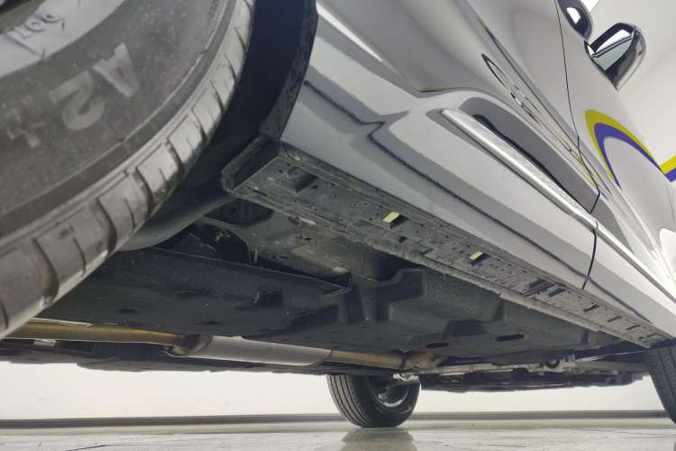 Used Hongqi HS3 2023 1.5T Two-Wheel Drive Shanwei Edition Right Side Sill