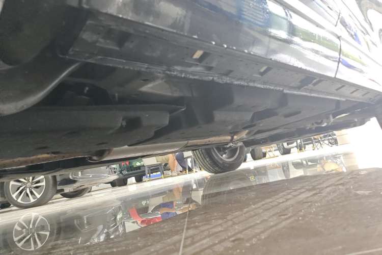Used Hongqi HS3 2023 1.5T Two-Wheel Drive Shanwei Edition Right Side Sill