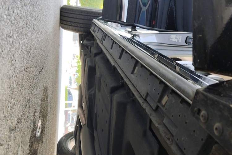 Used Hongqi HS3 2023 1.5T Two-Wheel Drive Shanwei Edition Right Side Sill