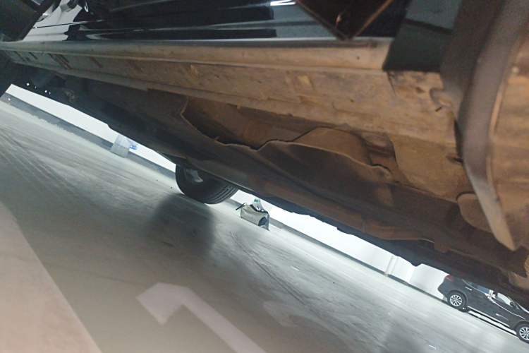Used Hongqi HS3 2023 1.5T Two-Wheel Drive Shanwei Edition Right Side Sill