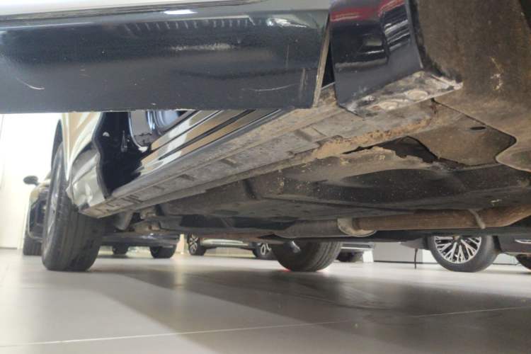 Used Hongqi HS3 2023 1.5T Two-Wheel Drive Shanwei Edition Right Side Sill