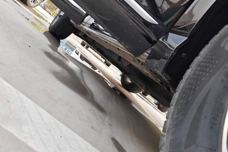 Used Hongqi HS3 2023 1.5T Two-Wheel Drive Shanwei Edition Right Side Sill