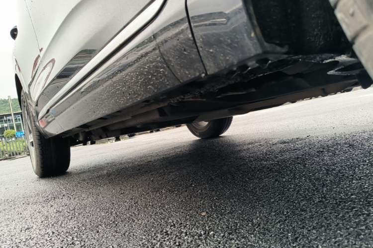 Used Hongqi HS3 2023 1.5T Two-Wheel Drive Shanwei Edition Right Side Sill