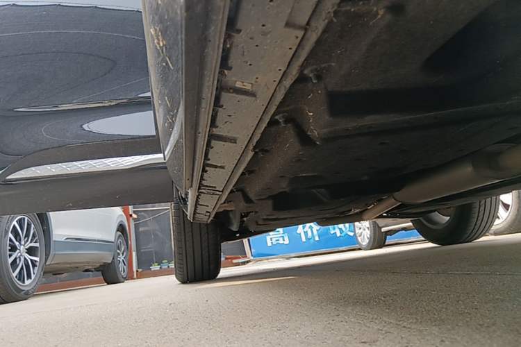 Used Hongqi HS3 2023 1.5T Two-Wheel Drive Shanwei Edition Right Side Sill