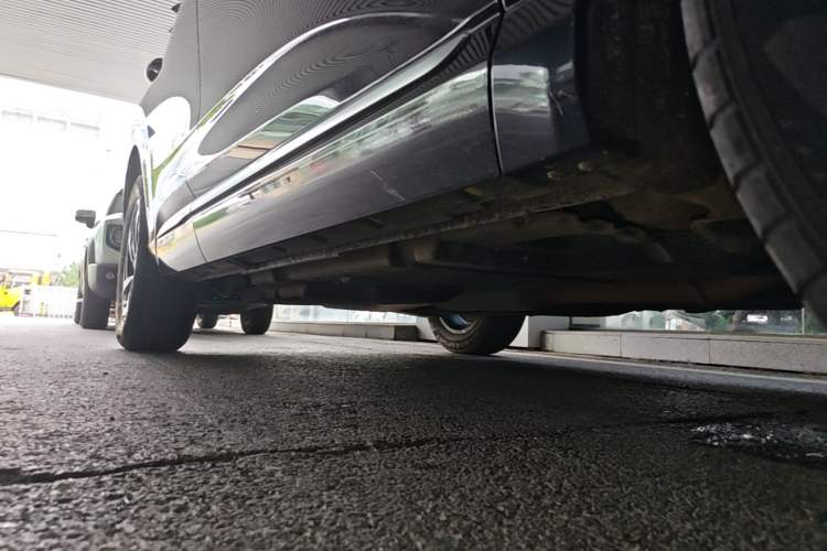 Used Hongqi HS3 2023 1.5T Two-Wheel Drive Shanwei Edition Right Side Sill