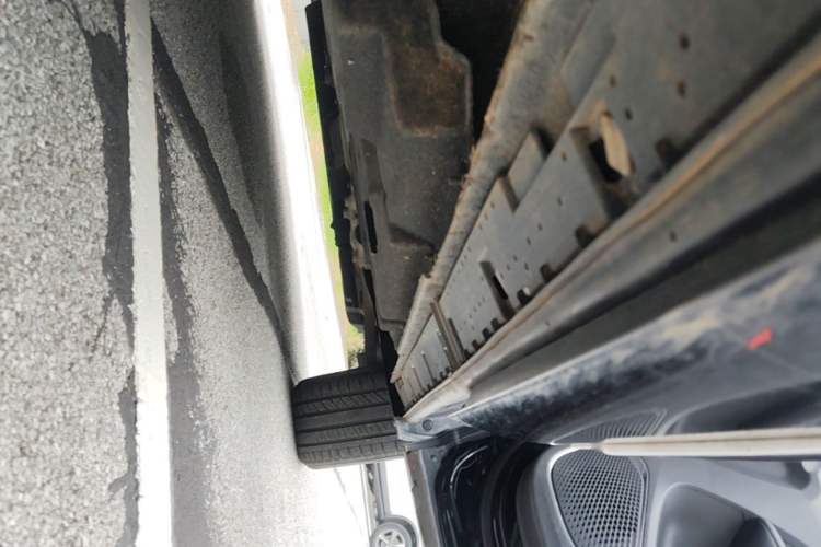 Used Hongqi HS3 2023 1.5T Two-Wheel Drive Shanwei Edition Right Side Sill
