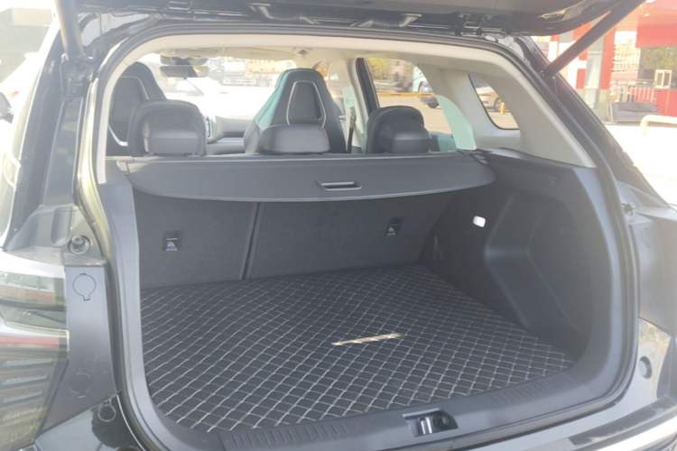 Used Hongqi HS3 2023 1.5T Two-Wheel Drive Shanwei Edition Trunk
