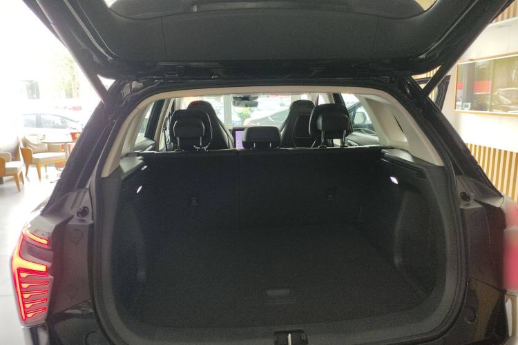 Used Hongqi HS3 2023 1.5T Two-Wheel Drive Shanwei Edition HEV Trunk