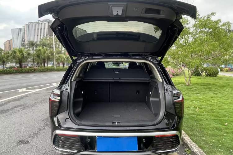 Used Hongqi HS3 2023 2.0T Two-Wheel Drive Available Version Trunk