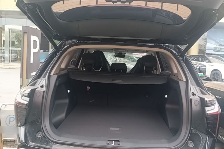 Used Hongqi HS3 2023 1.5T Two-Wheel Drive Shanwei Edition Trunk