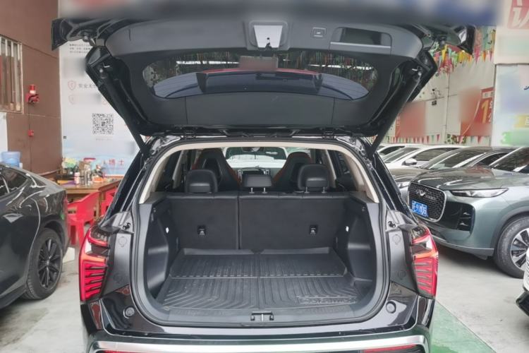 Used Hongqi HS3 2023 1.5T Two-Wheel Drive Shanwei Edition Trunk