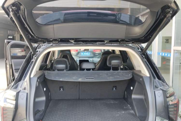 Used Hongqi HS3 2023 1.5T Two-Wheel Drive Shanwei Edition Trunk