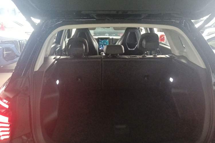 Used Hongqi HS3 2023 1.5T Two-Wheel Drive Shanwei Edition Trunk