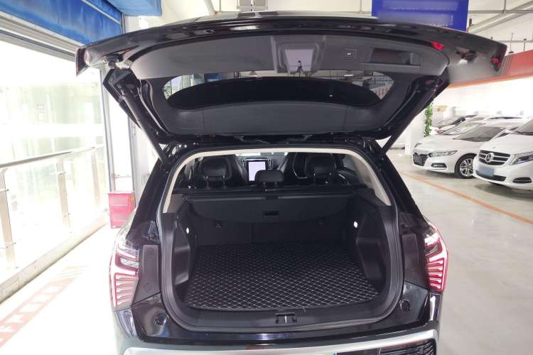Used Hongqi HS3 2023 1.5T Two-Wheel Drive Shanwei Edition Trunk