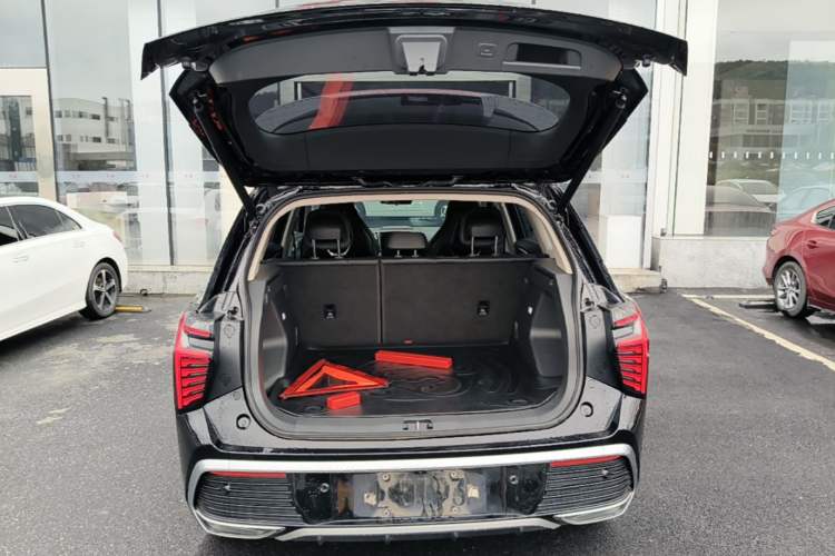 Used Hongqi HS3 2023 1.5T Two-Wheel Drive Shanwei Edition Trunk