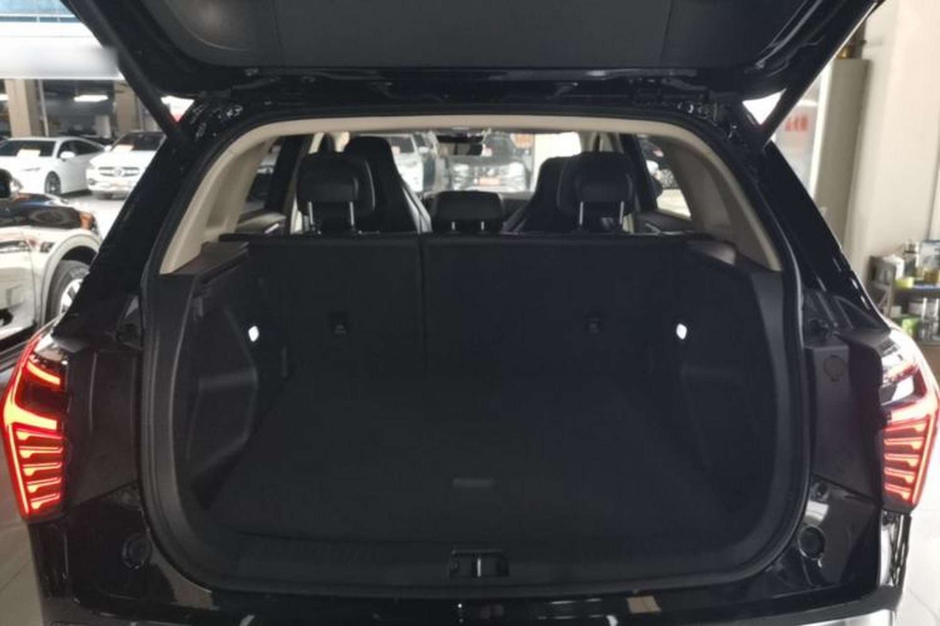 Used Hongqi HS3 2023 1.5T Two-Wheel Drive Shanwei Edition Trunk