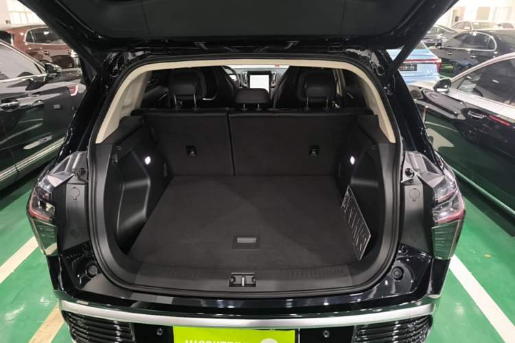 Used Hongqi HS3 2023 1.5T Two-Wheel Drive Shanwei Edition Trunk
