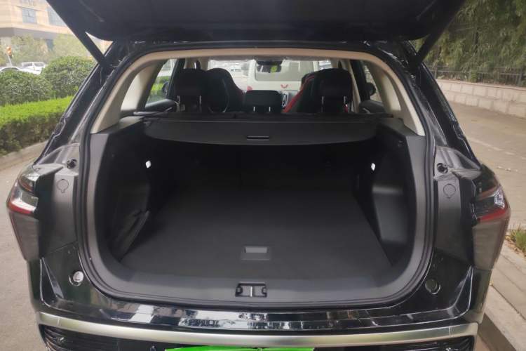 Used Hongqi HS3 2023 1.5T Two-Wheel Drive Shanwei Edition Trunk