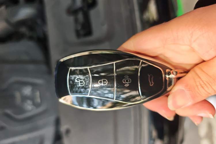 Used Hongqi HS3 2023 1.5T Two-Wheel Drive Shanwei Edition Vehicle Key