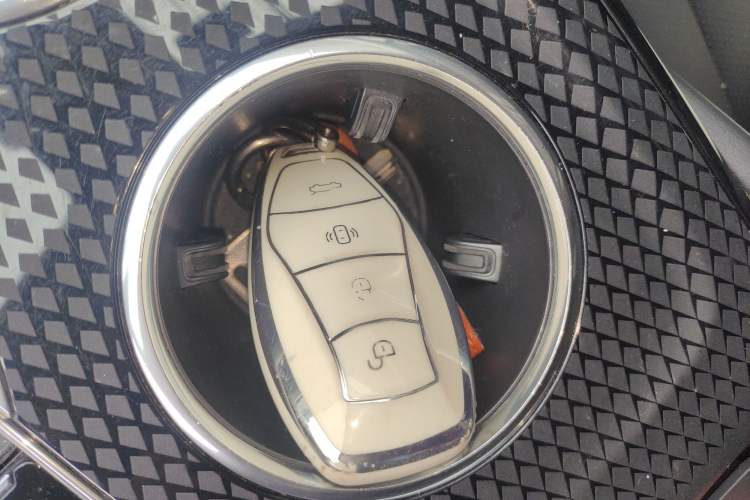 Used Hongqi HS3 2023 1.5T Two-Wheel Drive Shanwei Edition Vehicle Key