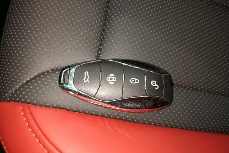 Used Hongqi HS3 2023 1.5T Two-Wheel Drive Shanwei Edition Vehicle Key