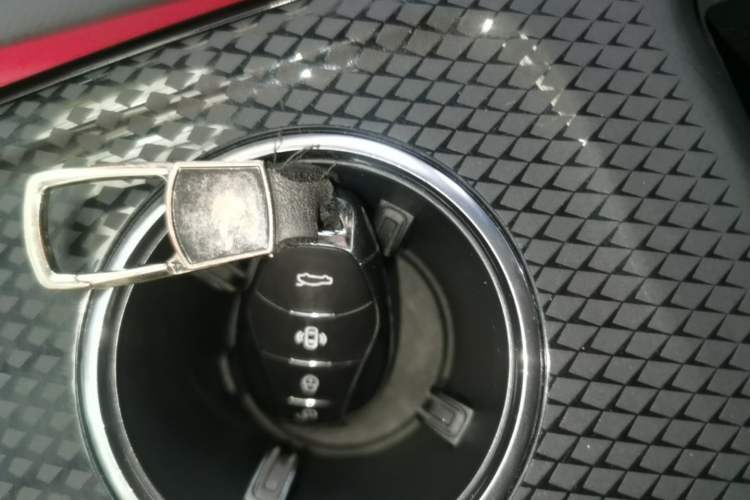 Used Hongqi HS3 2023 1.5T Two-Wheel Drive Shanwei Edition Vehicle Key