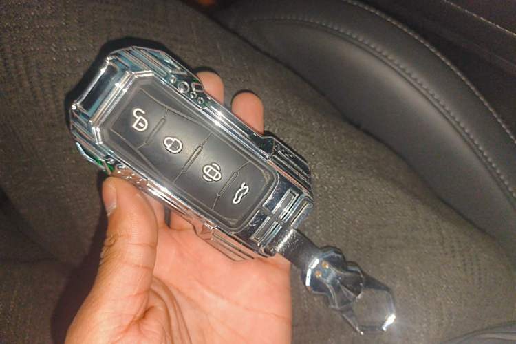 Used Hongqi HS3 2023 1.5T Two-Wheel Drive Shanwei Edition Vehicle Key