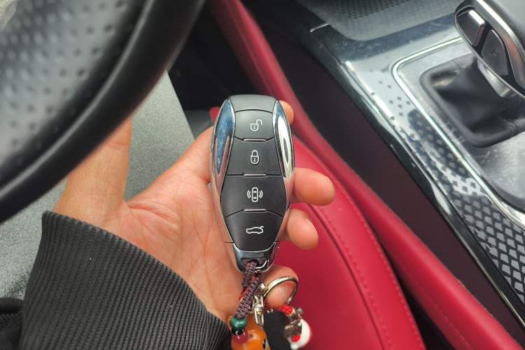 Used Hongqi HS3 2023 1.5T Two-Wheel Drive Shanwei Edition HEV Vehicle Key